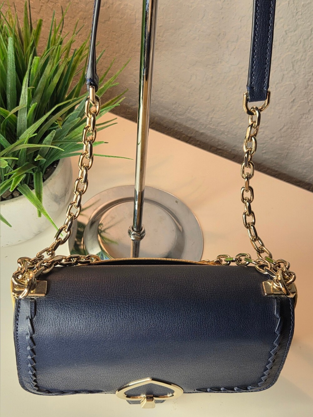 Kate Spade Robyn Straw Medium Chain Saddle Bag Navy Cream WKRU6847 EUC - Picture 10 of 16